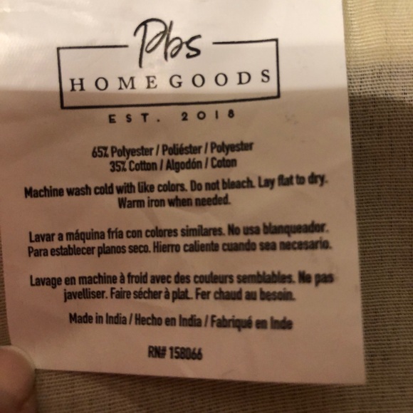 PLACEMAT SET OF 4 PIECES NWT/ CHRISTMAS VILLAGE BY PBS HOMEGOODS 13”X 19” - Picture 8 of 8